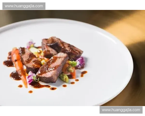 极简与极繁的对撞：广东与四川，藏在烟火气里的“中国式生活”博弈